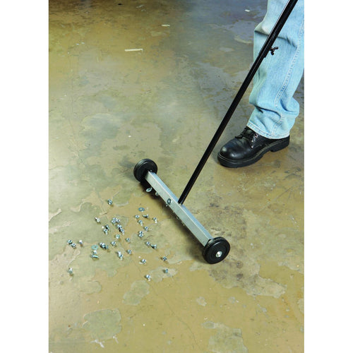 17 In. Mini Magnetic Sweeper G930572