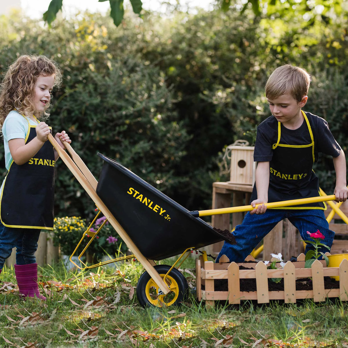 Kids Size Wheelbarrow Y336170