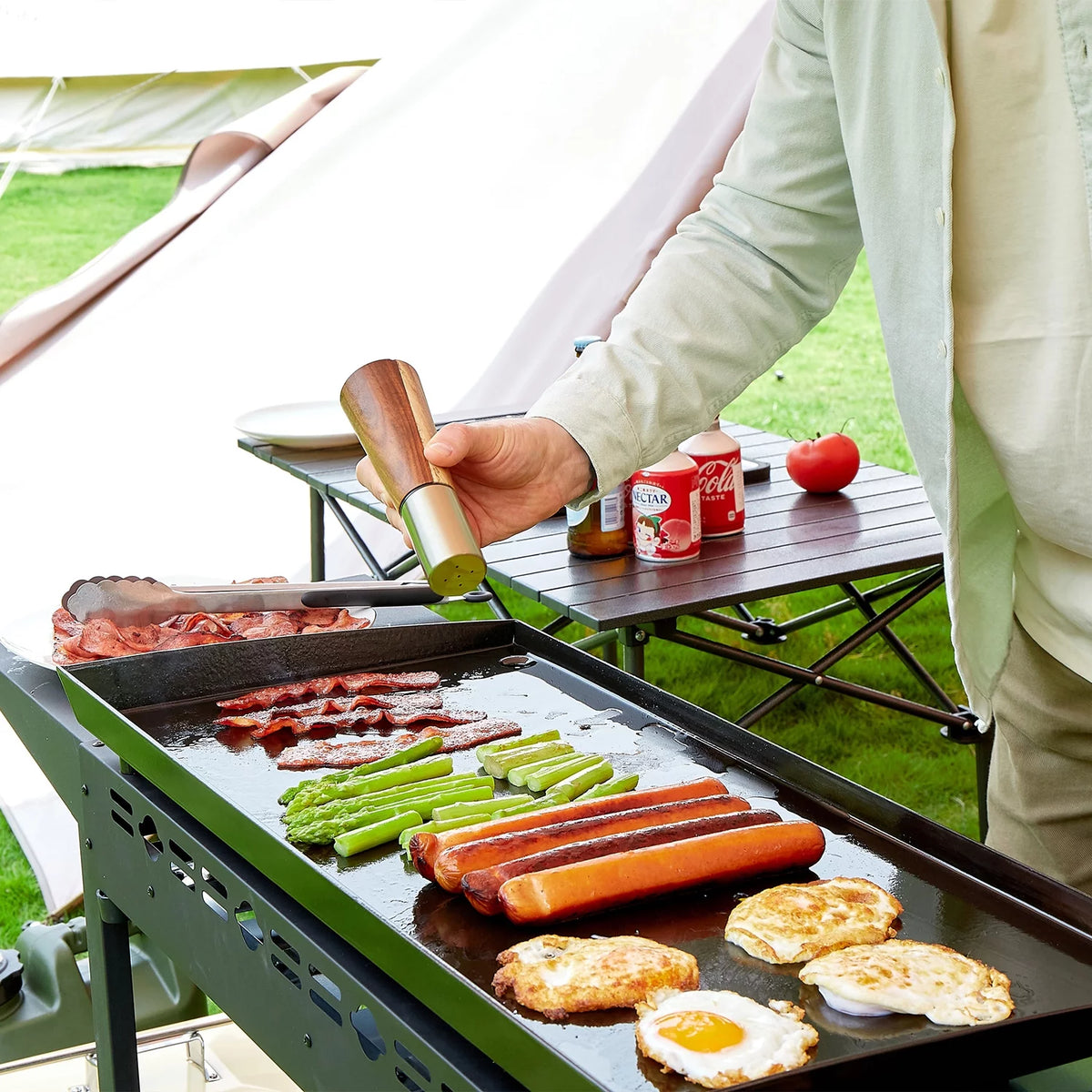 3 Burner Propane Gas BBQ Grill with Side Shelves J7900